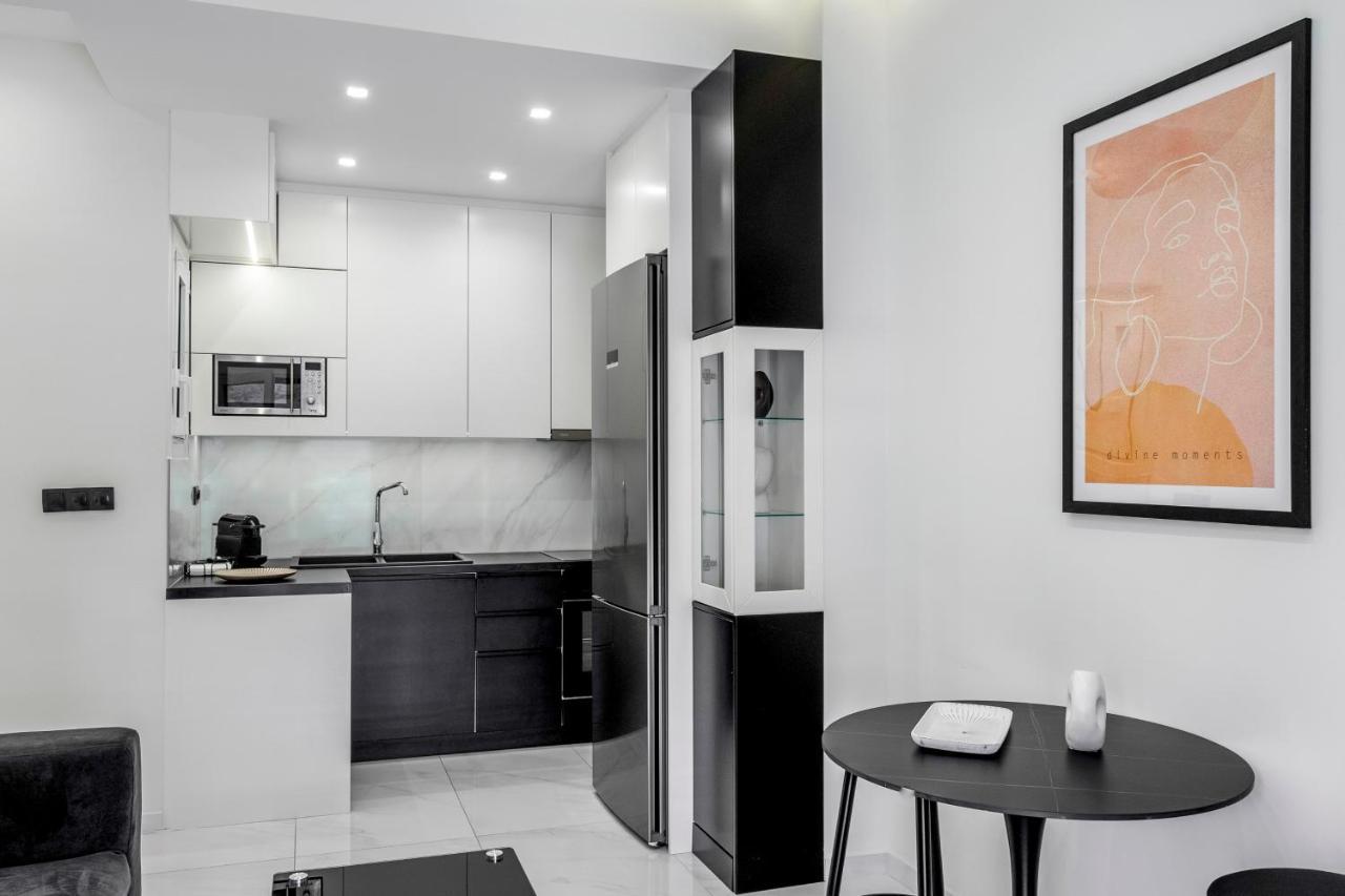 Central 2Br Apartment In The Heart Of Aten Exteriör bild