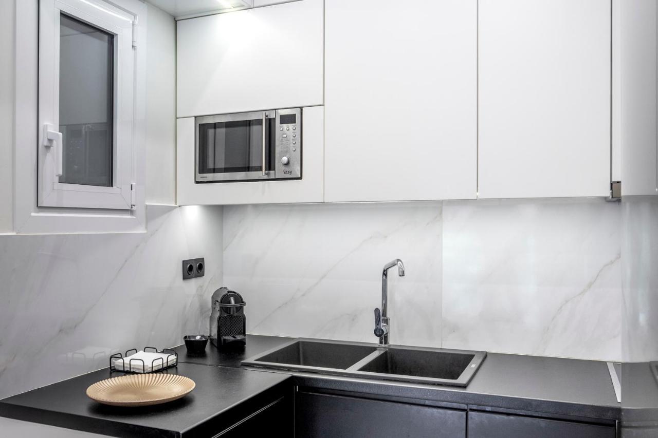 Central 2Br Apartment In The Heart Of Aten Exteriör bild