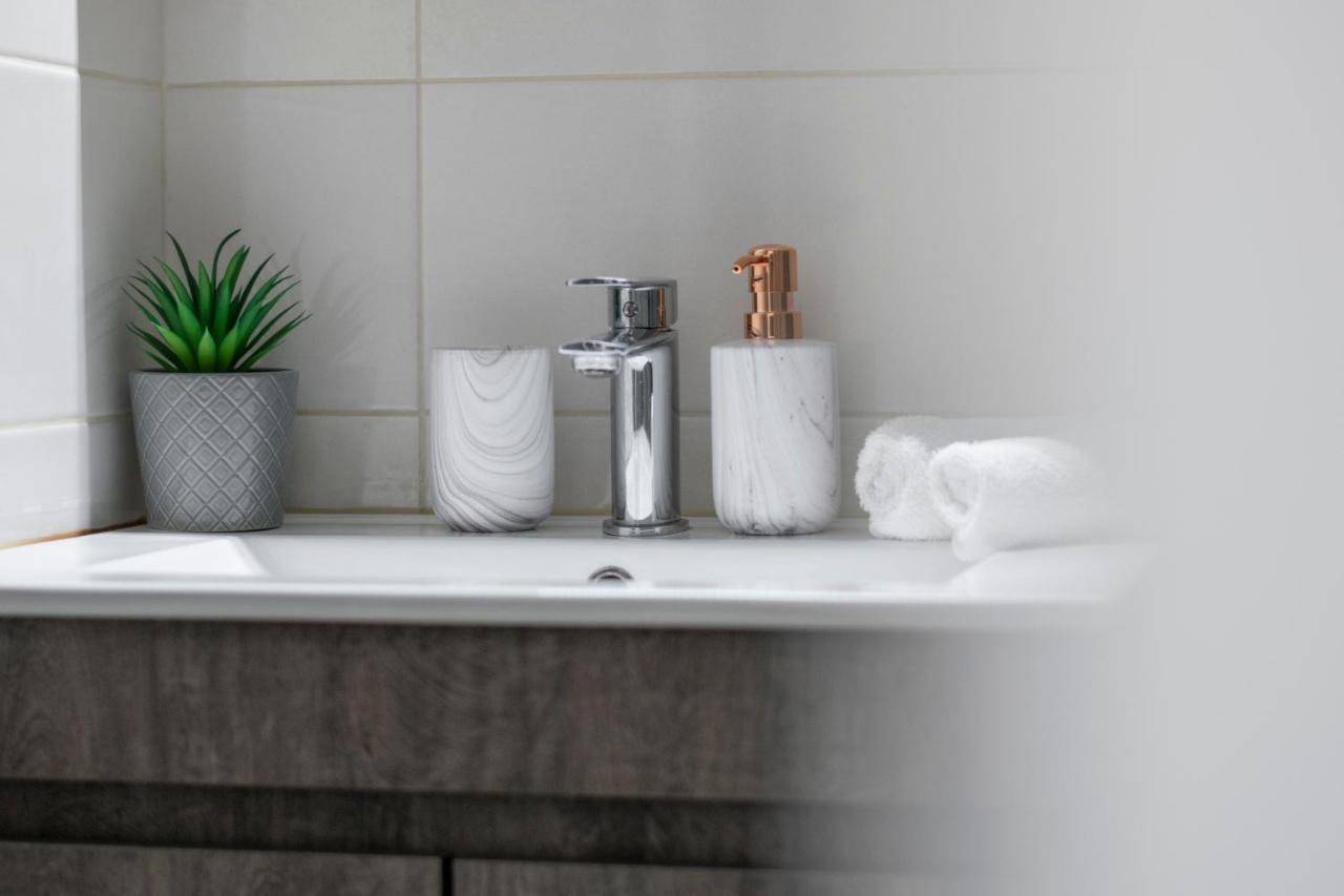 Central 2Br Apartment In The Heart Of Aten Exteriör bild
