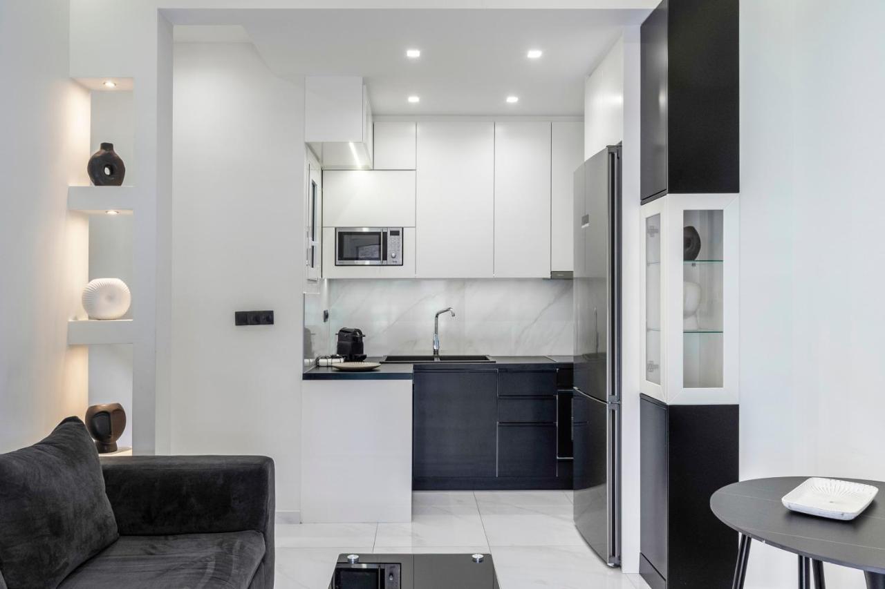 Central 2Br Apartment In The Heart Of Aten Exteriör bild